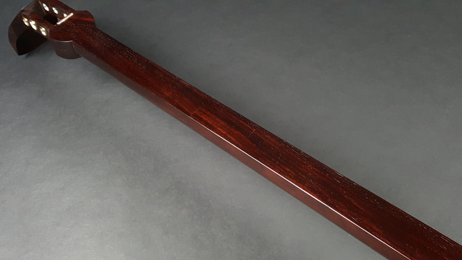 三味線 地唄 中棹 紅木 和楽器 ハードケース付き 三つ折 民謡 皮破れなし 三味線 地唄 中棹 紅木 和楽器 ハードケース付き 三つ折 民謡 皮破れ